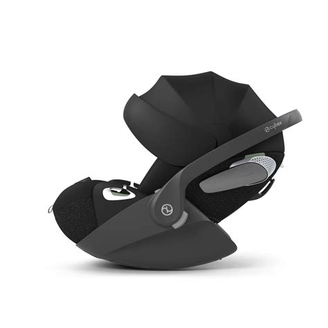 Autosedačka Cybex Cloud T i-Size umiestnená na podvozku kočíka Cybex Priam
