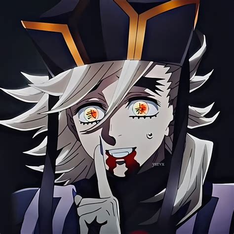 Ilustrácia tehotnej študentky študujúcej doma.