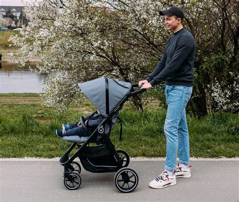 Športový kočík s tromi kolesami vhodný do terénu