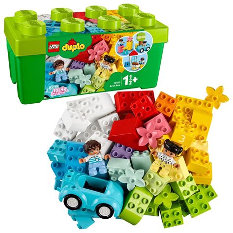 Obrázok dieťaťa hrajúceho sa s kockami