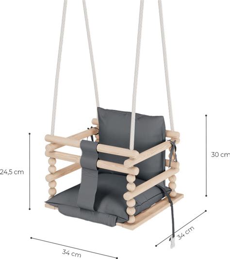 detská hojdačka v interiéri