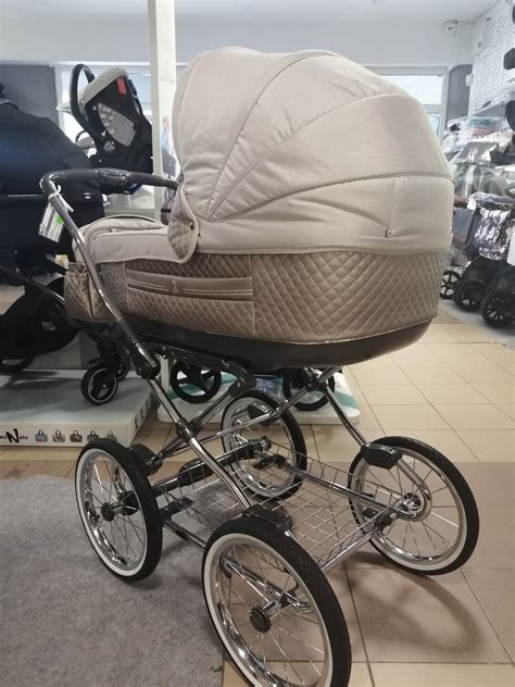 Rôzne modely retro prútených kočíkov