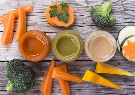 Obrázok rôznych druhov ovocia a zeleniny vhodných pre detské príkrmy