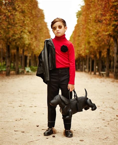 Alonso Mateo v módnom outfite