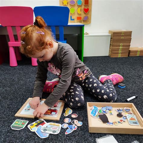 Bilingválne dieťa pri hre