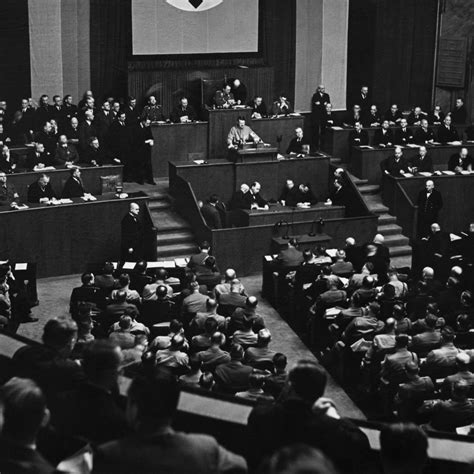 Adolf Hitler počas politickej kampane