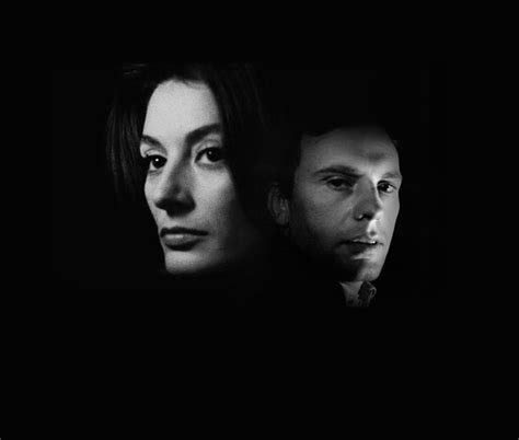 Žena v slzách, muž odchádza