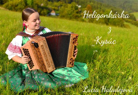 Dieťa hrá na gombíkovej harmonike