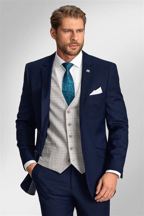 Príklady elegantných outfitov pre mužov do divadla