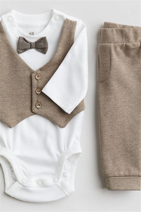 elegantná krstná súprava pre chlapčeka