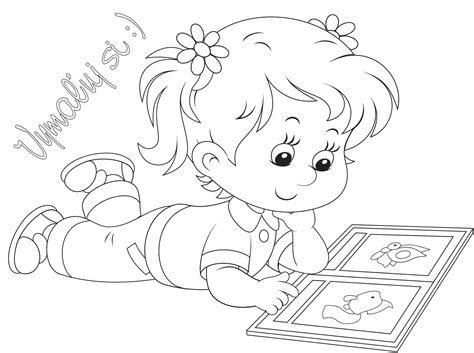 Dieťa číta knihu s rodičom