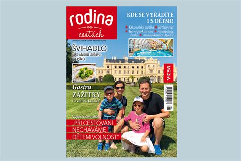 rodina na cestách s mapou