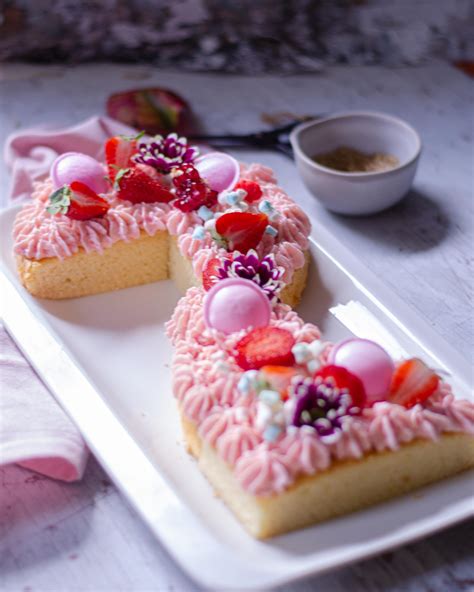 cukrárska torta v tvare kočíka