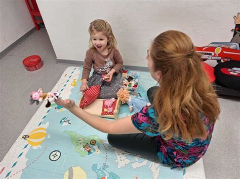 logopéd s dieťaťom