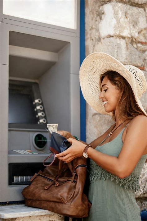 Ilustračná fotografia zamestnanca pri obede