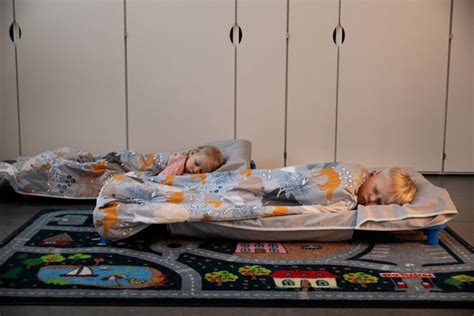 Deti v rôznych typoch spacích vakov