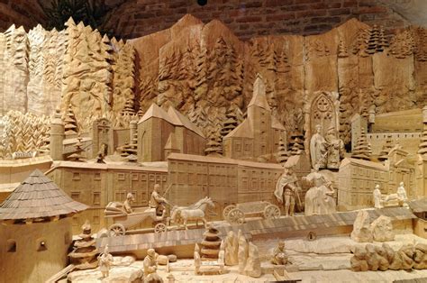 Najväčší drevený pohyblivý betlehem na Slovensku