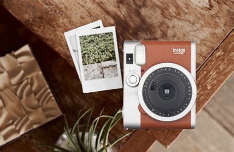 ukážka rôznych typov Instax fotoaparátov