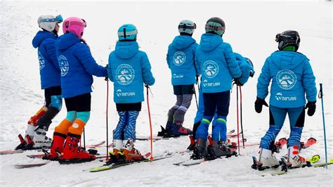 Tímové foto miešaného družstva SR v zjazdovom lyžovaní