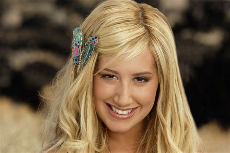Ashley Tisdale ako Sharpay Evans v Muzikáli zo strednej