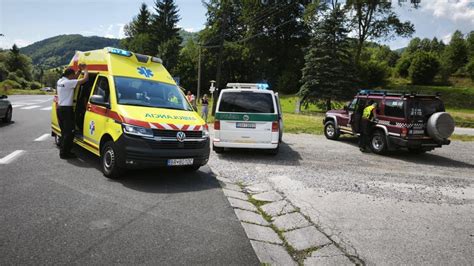 ilustračná fotografia záchrannej akcie pri dopravnej nehode