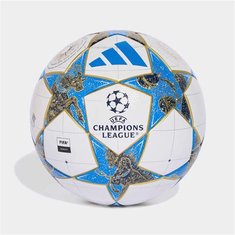 Futbalová lopta a kopačky