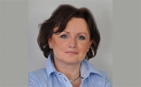 Petra Pevná s mamou pri výrobe realistických bábik
