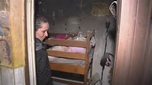 Ilustrácia súrodeneckého kočíka s dvoma deťmi