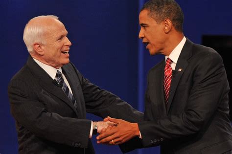 Barack Obama a John McCain počas predvolebnej debaty