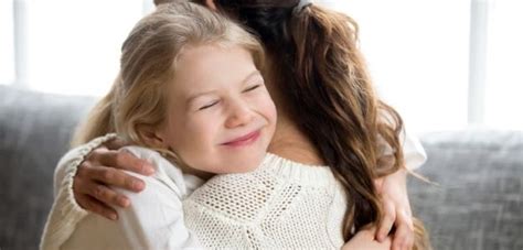 mama a dieťa objatie