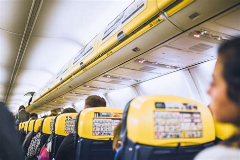 Ilustračná fotka rodiny s dieťaťom v lietadle