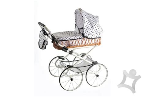 Retro biely kočiarik