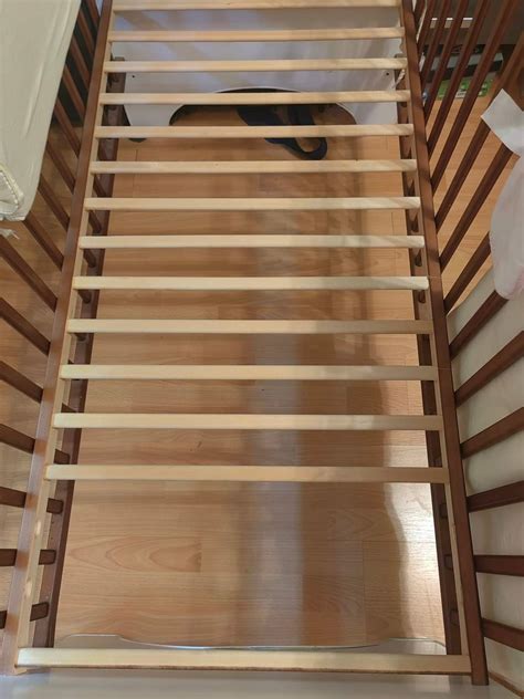 Detaily detskej postieľky - rošt a bočnica