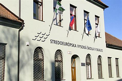 Budova Stredoeurópskej vysokej školy v Skalici