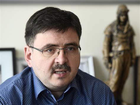 Jozef Božik pri podpise dokumentov