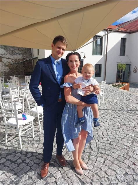 Rodičia tancujú s novomanželmi