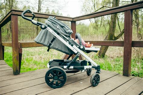 Veľké kolesá kočíka Britax Go Next v teréne