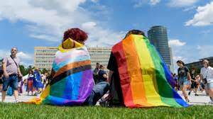 Ilustrácia rodinnej atmosféry, kde rodičia riešia konflikt