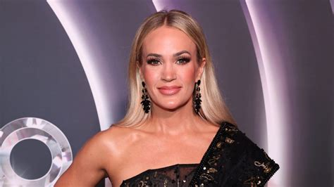 Infografika: Vývoj rodiny Carrie Underwood