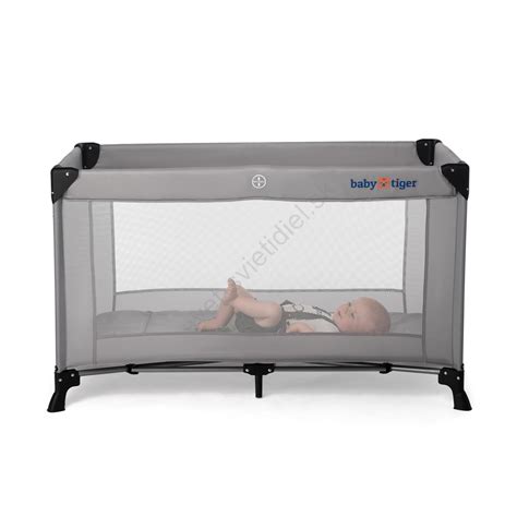 Detailný pohľad na funkcie cestovnej postieľky Baby Coo