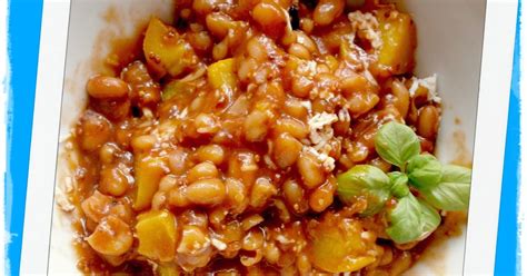 Pečená fazuľa v paradajkovej omáčke s celozrnným chlebom