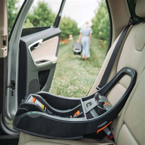 Ilustrácia pripevnenia autosedačky Chicco KeyFit na kočík