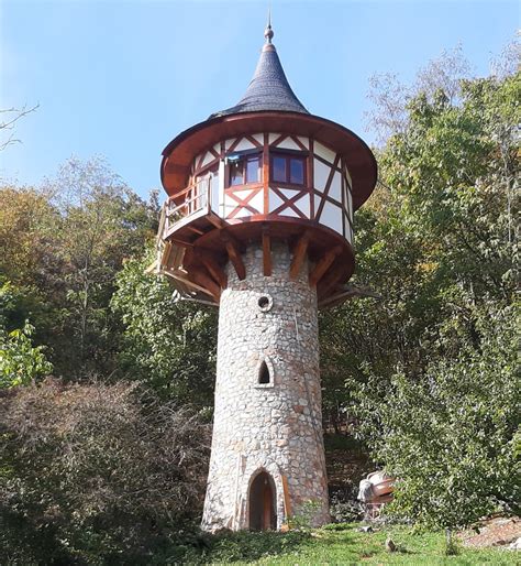 Pozorovacia veža v Parížskych močiaroch