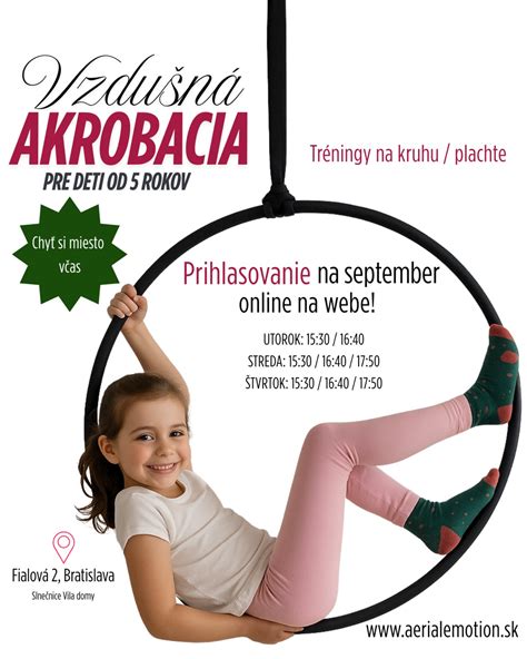 Detské ruky mávajúce vo vzduchu