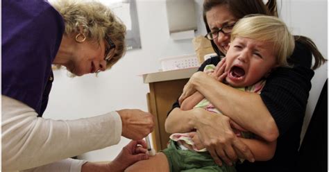 dieťa s obkladom po očkovaní