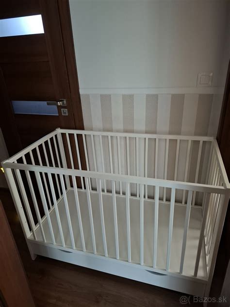 detská postieľka s úložným priestorom