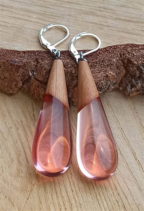 Rôzne farebné prevedenia detských postieľok so zásuvkou