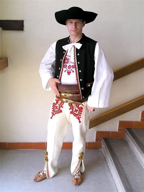 Muž v tradičnom slovenskom kroji