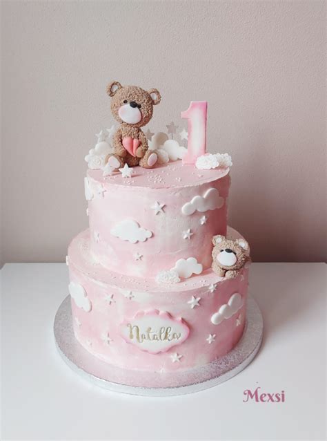 Jemná torta pre dievčatko s anjelikmi a kvetmi