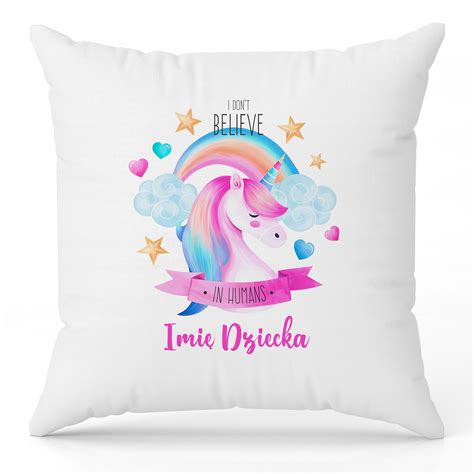 Dieťa dáva rodičovi darček